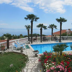 https://apartments-villa-palme.in-istria.net